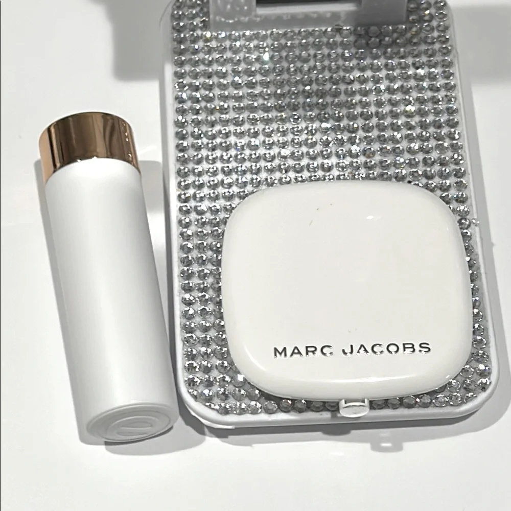 Marc Jacob’s Tan-Tastic Omega Bronze Compact - NWOB